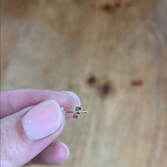 Catbird Classic Pearl Stud Earrings - Picture 5 of 6